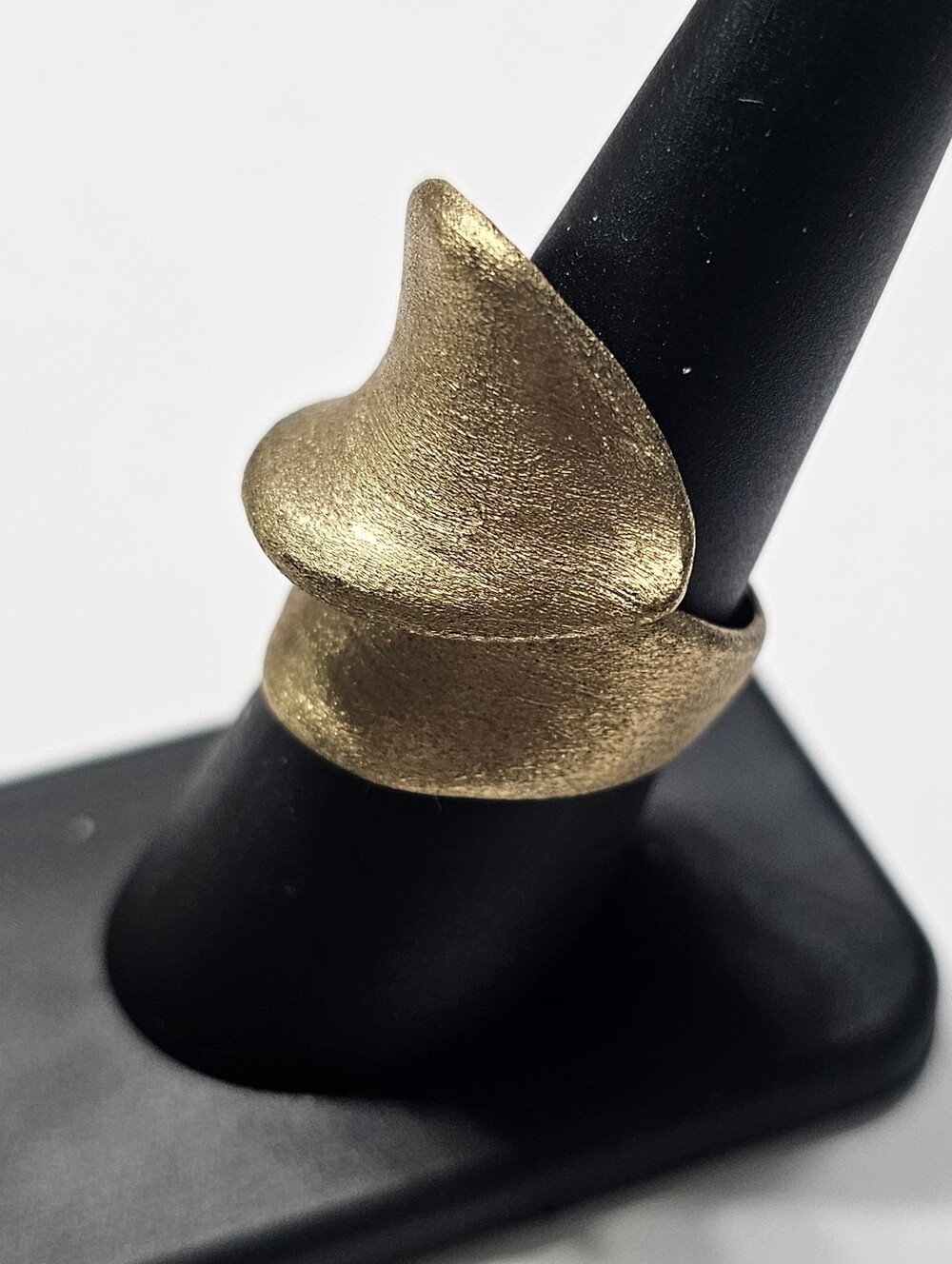 RJ Graziano Brutalist Sculptural Wave Ring Size 7 Gold Statement Ring